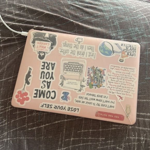 MacBook (Retina, 12-inch, 2017) 8GB - Picture 2 of 3